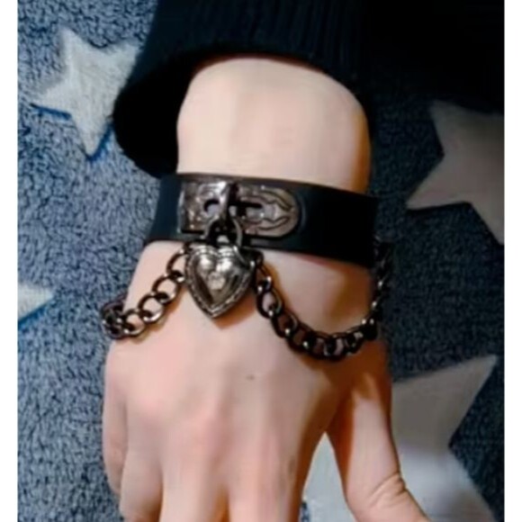 Halloween Gothic PU Leather Heart Chains Snap Bracelet - Picture 5 of 5